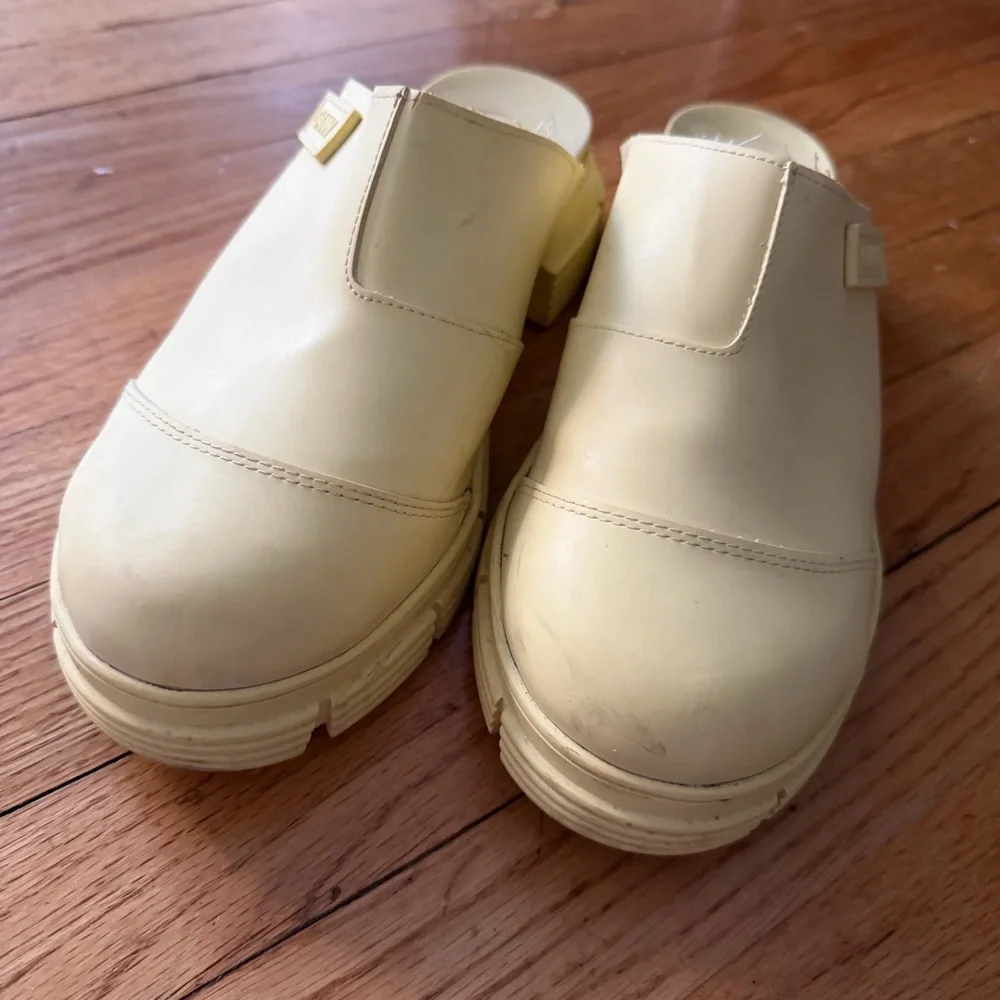 GANNI butter yellow clogs - Picture 3 of 5